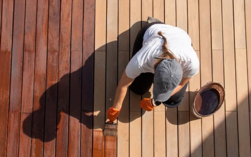 Worker-staining-decking